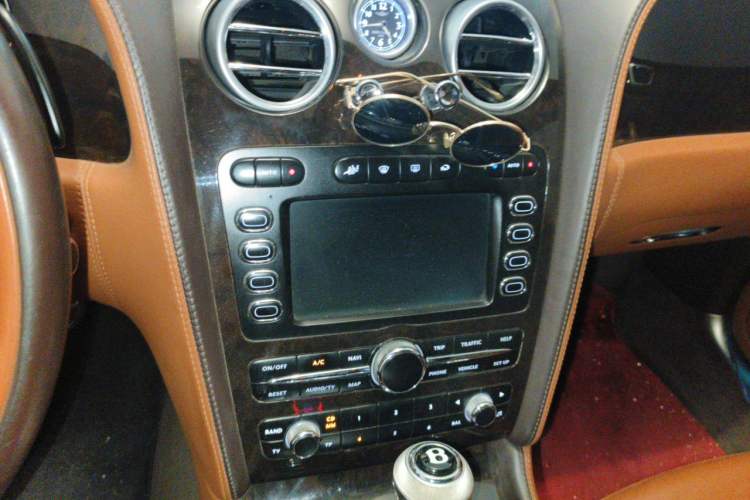 Used Bentley Flying Spur 2010 6.0T Four-Seat Version Audio And AC Panel