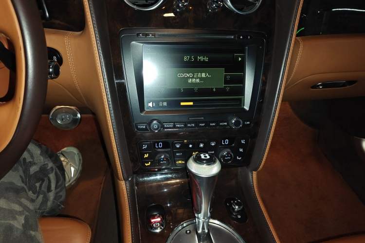 Used Bentley Flying Spur 2010 6.0T Four-Seat Version Audio And AC Panel
