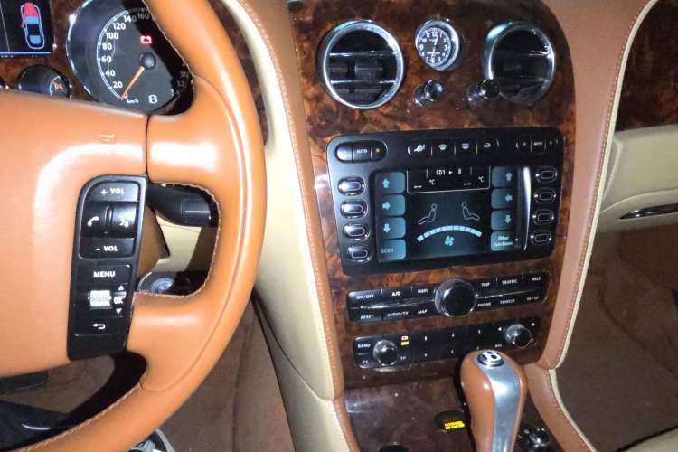 Used Bentley Flying Spur 2010 6.0T Five-Seat Version Audio And AC Panel
