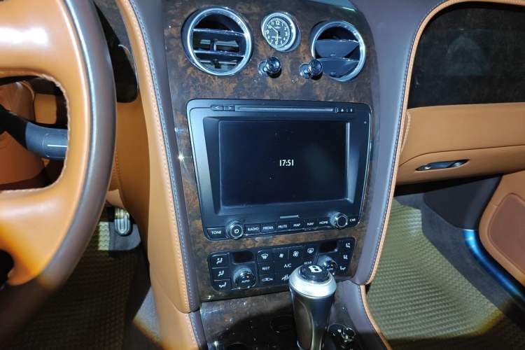 Used Bentley Flying Spur 2010 6.0T Four-Seat Version Audio And AC Panel