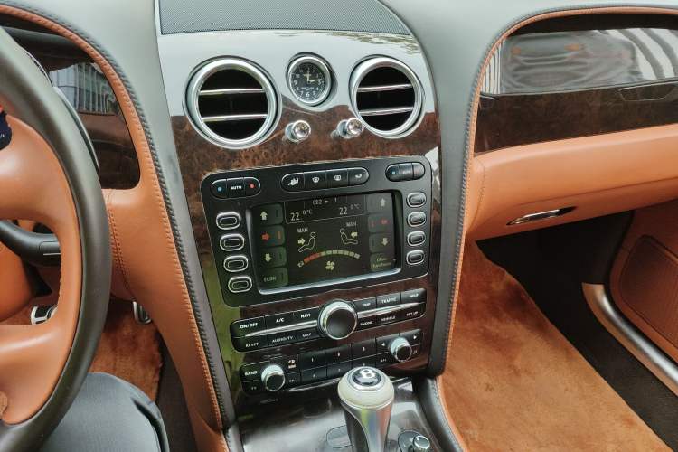 Used Bentley Flying Spur 2010 6.0T Four-Seat Version Audio And AC Panel
