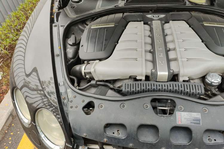 Used Bentley Flying Spur 2010 6.0T Four-Seat Version Engine Bay Right