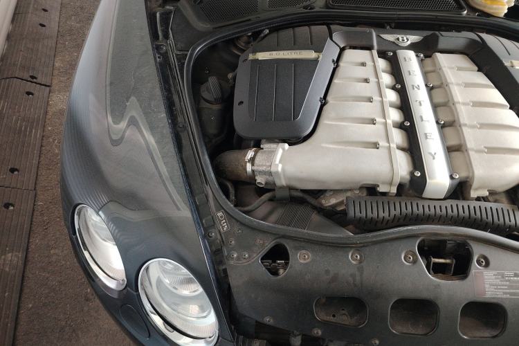 Used Bentley Flying Spur 2010 6.0T Five-Seat Version Engine Bay Right
