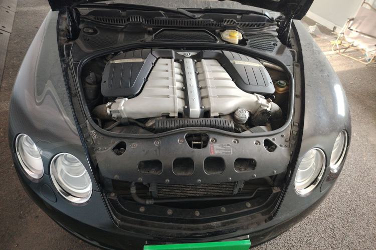 Used Bentley Flying Spur 2010 6.0T Five-Seat Version Engine Bay