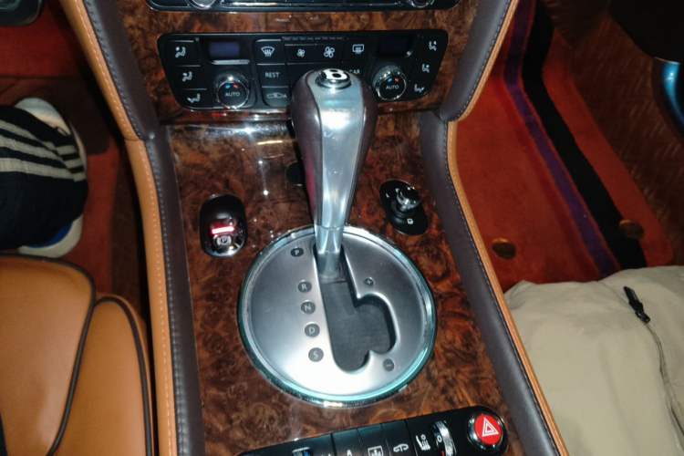 Used Bentley Flying Spur 2010 6.0T Five-Seat Version Gear Lever