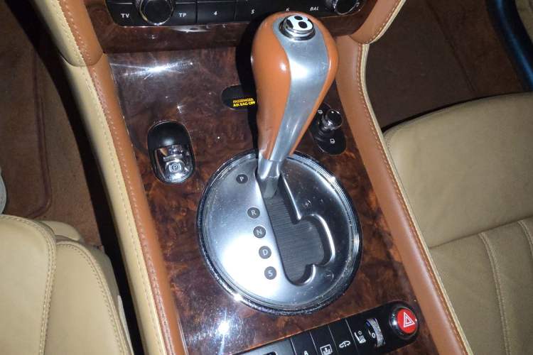 Used Bentley Flying Spur 2010 6.0T Five-Seat Version Gear Lever