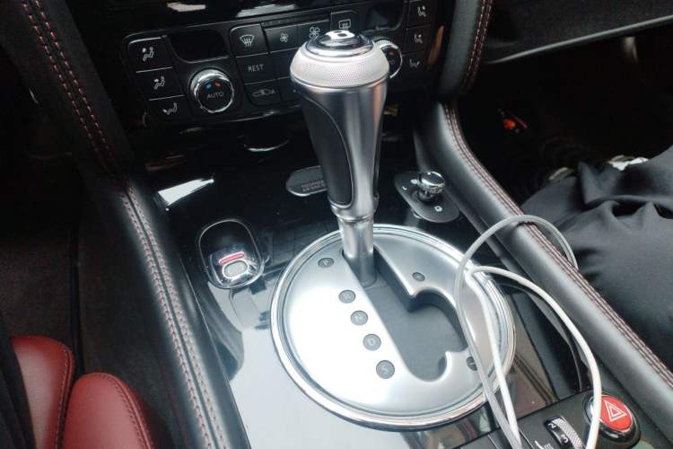 Used Bentley Flying Spur 2010 6.0T Five-Seat Version Gear Lever
