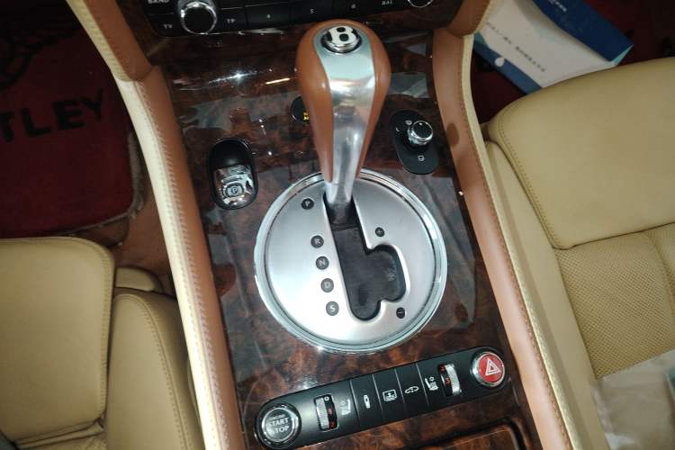 Used Bentley Flying Spur 2010 6.0T Five-Seat Version Gear Lever