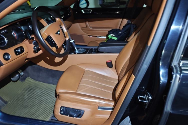 Used Bentley Flying Spur 2010 6.0T Four-Seat Version Left Front Seat