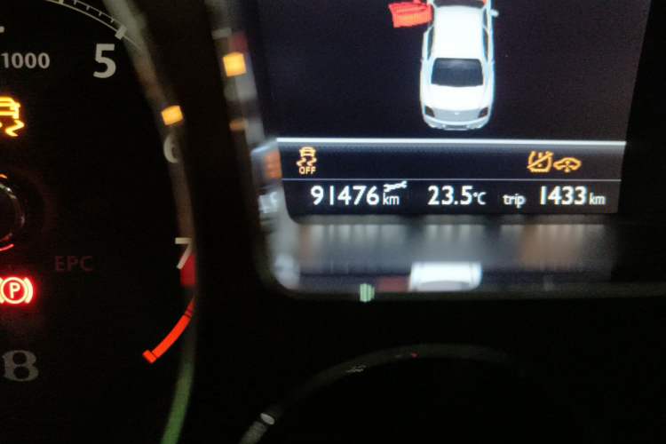 Used Bentley Flying Spur 2010 6.0T Five-Seat Version Odometer Close Up