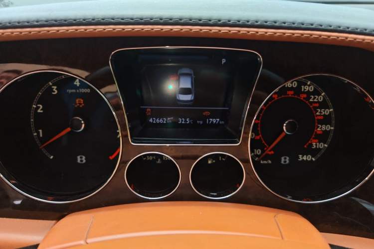 Used Bentley Flying Spur 2010 6.0T Four-Seat Version Odometer Close Up