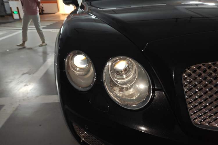 Used Bentley Flying Spur 2010 6.0T Four-Seat Version Right Front Headlight