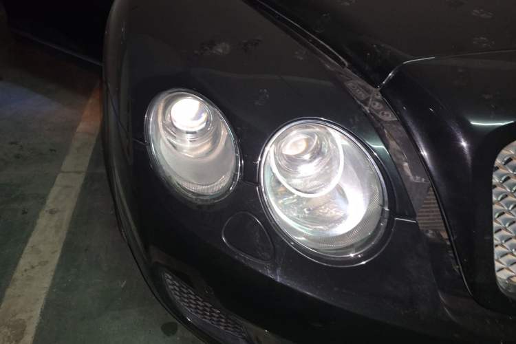 Used Bentley Flying Spur 2010 6.0T Five-Seat Version Right Front Headlight