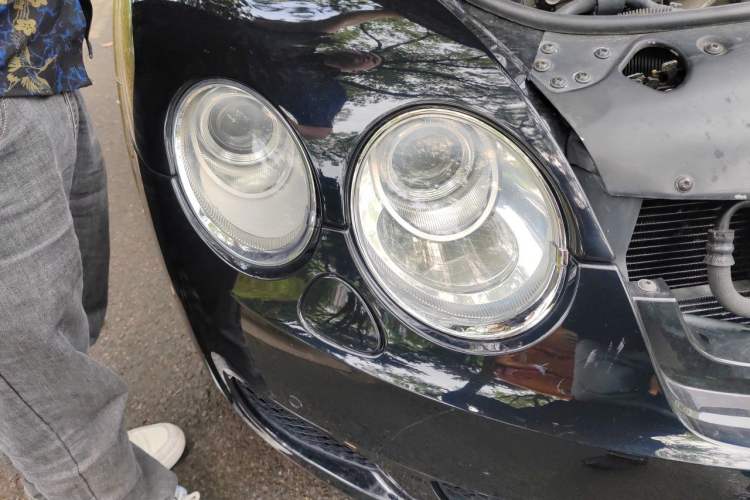 Used Bentley Flying Spur 2010 6.0T Four-Seat Version Right Front Headlight