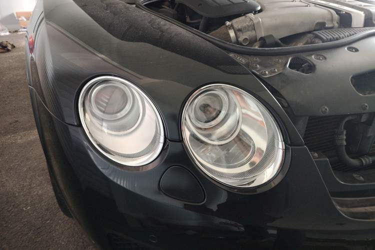 Used Bentley Flying Spur 2010 6.0T Five-Seat Version Right Front Headlight
