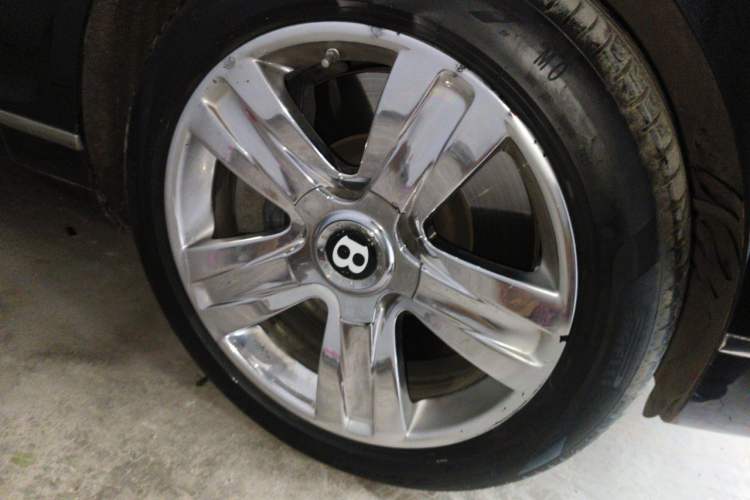 Used Bentley Flying Spur 2010 6.0T Four-Seat Version Right Front Wheel Hub