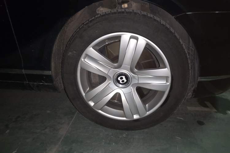 Used Bentley Flying Spur 2010 6.0T Five-Seat Version Right Front Wheel Hub