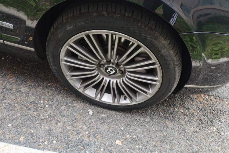 Used Bentley Flying Spur 2010 6.0T Five-Seat Version Right Front Wheel Hub