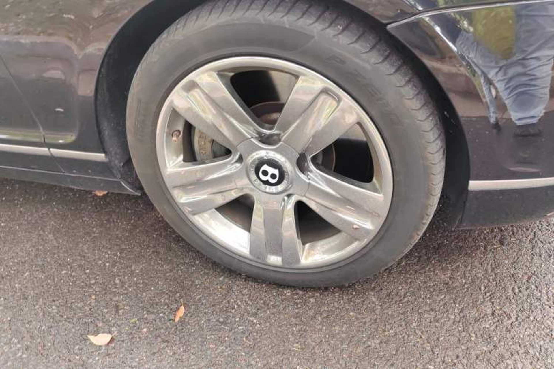 Used Bentley Flying Spur 2010 6.0T Four-Seat Version Right Front Wheel Hub