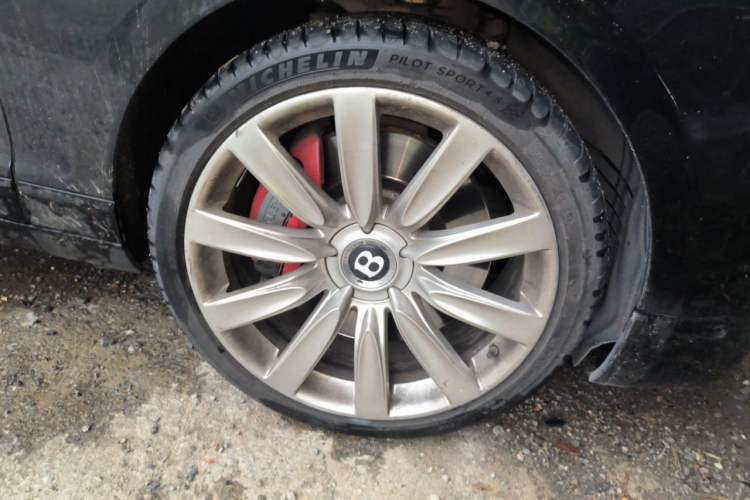 Used Bentley Flying Spur 2010 6.0T Four-Seat Version Right Front Wheel Hub