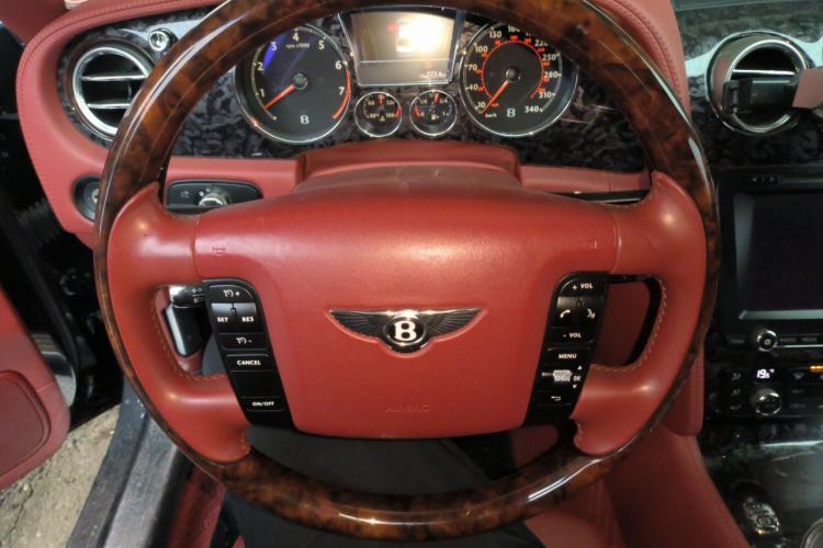 Used Bentley Flying Spur 2010 6.0T Four-Seat Version Steering Wheel