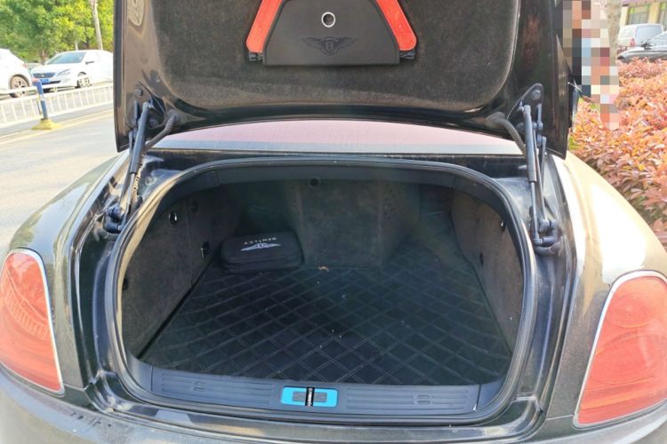 Used Bentley Flying Spur 2010 6.0T Five-Seat Version Trunk
