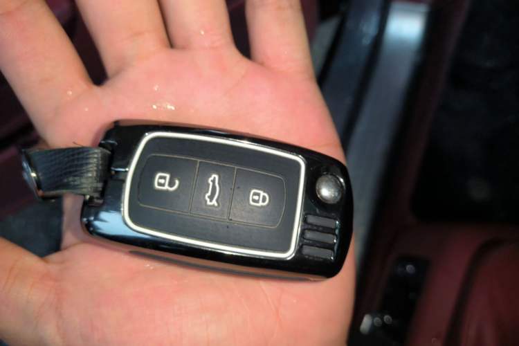 Used Bentley Flying Spur 2010 6.0T Four-Seat Version Vehicle Key