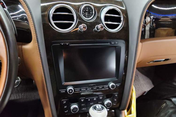 Used Bentley Flying Spur 2010 6.0T Four-Seat Version Audio And AC Panel