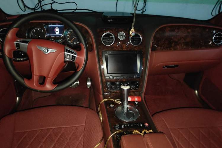 Used Bentley Flying Spur 2010 6.0T Five-Seat Version Center Console