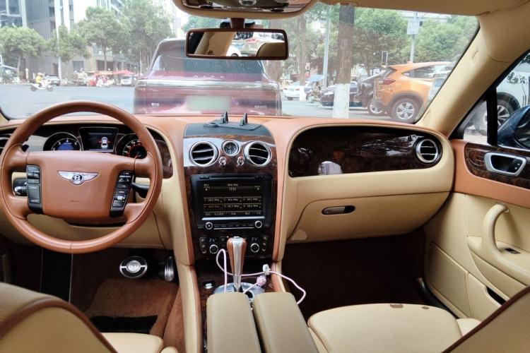 Used Bentley Flying Spur 2010 6.0T Five-Seat Version Center Console