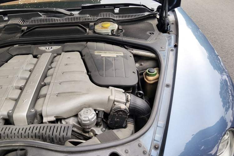 Used Bentley Flying Spur 2010 6.0T Five-Seat Version Engine Bay Left
