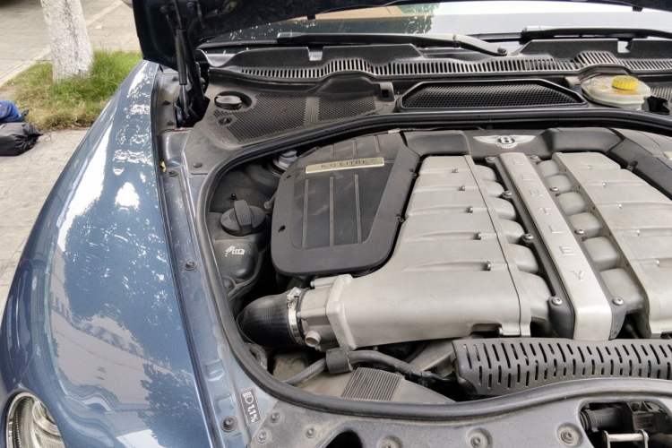 Used Bentley Flying Spur 2010 6.0T Five-Seat Version Engine Bay Right