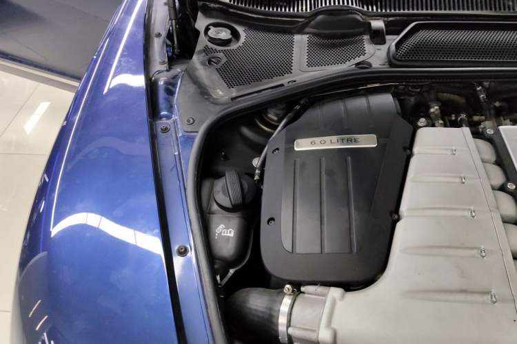Used Bentley Flying Spur 2010 6.0T Four-Seat Version Engine Bay Right