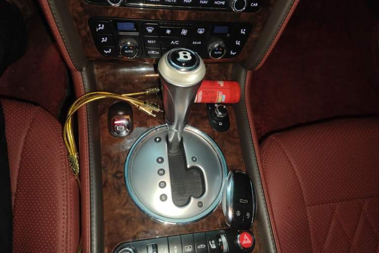 Used Bentley Flying Spur 2010 6.0T Five-Seat Version Gear Lever