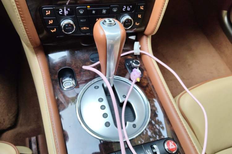 Used Bentley Flying Spur 2010 6.0T Five-Seat Version Gear Lever
