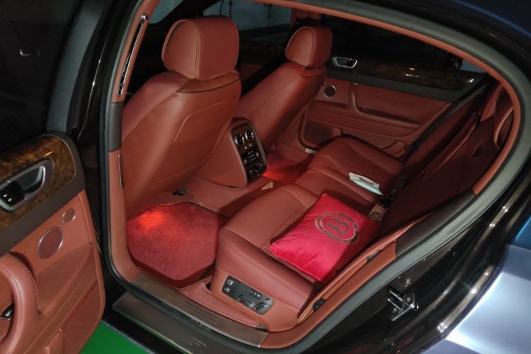 Used Bentley Flying Spur 2010 6.0T Five-Seat Version Left Rear Seat