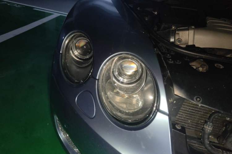 Used Bentley Flying Spur 2010 6.0T Five-Seat Version Right Front Headlight