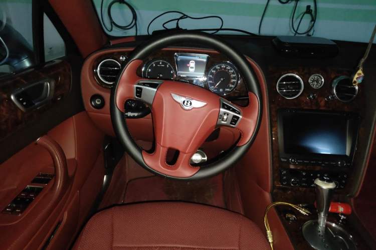 Used Bentley Flying Spur 2010 6.0T Five-Seat Version Steering Wheel