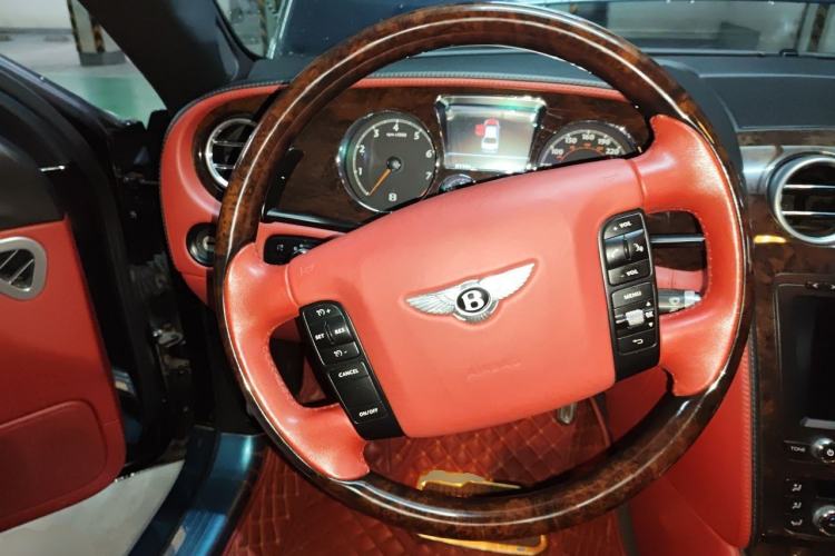 Used Bentley Flying Spur 2010 6.0T Four-Seat Version Steering Wheel