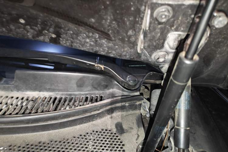 Used Bentley Flying Spur 2010 6.0T Four-Seat Version Engine Bay Left