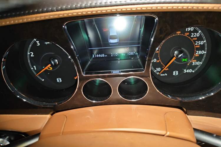 Used Bentley Flying Spur 2010 6.0T Four-Seat Version Odometer Close Up