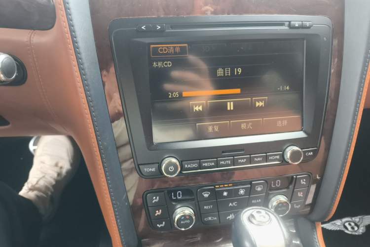Used Bentley Flying Spur 2010 6.0T Five-Seat Version Audio And AC Panel