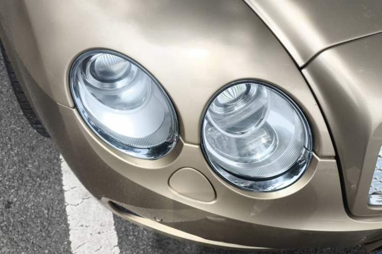 Used Bentley Flying Spur 2010 6.0T Five-Seat Version Right Front Headlight