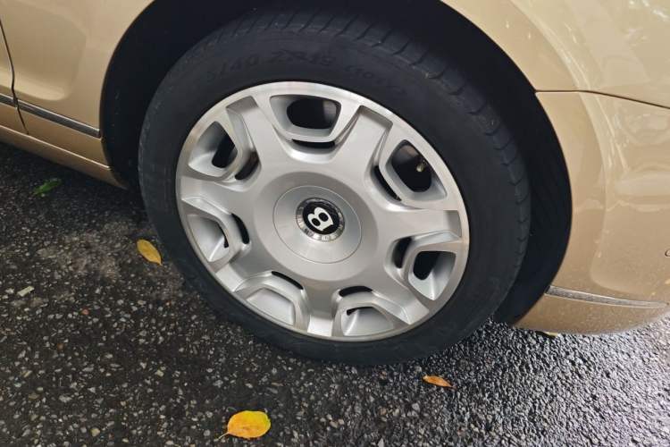 Used Bentley Flying Spur 2010 6.0T Five-Seat Version Right Front Wheel Hub