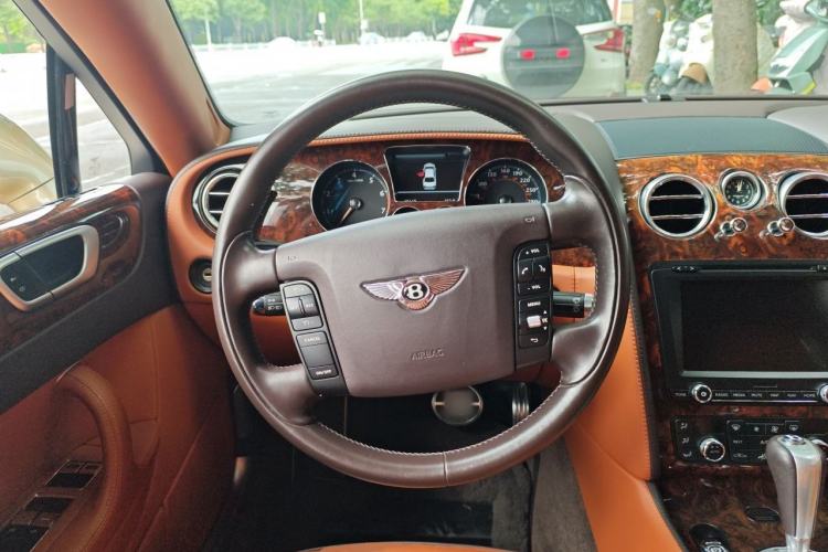 Used Bentley Flying Spur 2010 6.0T Five-Seat Version Steering Wheel