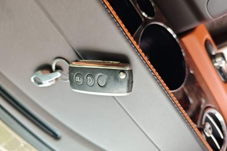Used Bentley Flying Spur 2010 6.0T Five-Seat Version Vehicle Key