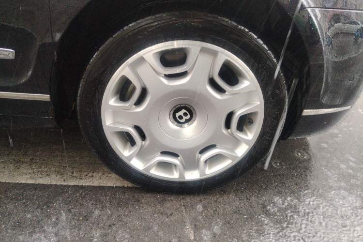 Used Bentley Flying Spur  Right Front Wheel Hub