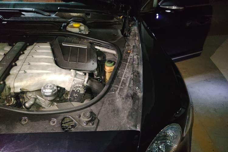 Used Bentley Flying Spur 2012 6.0T Limited Edition Engine Bay Left
