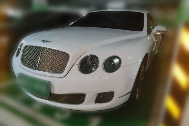 Used Bentley Flying Spur 4‑seat 6.0 with sunroof and chassis lift