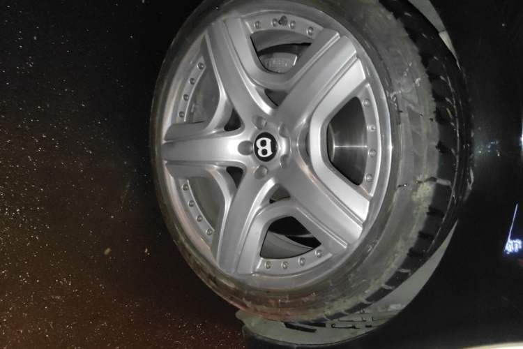 Used Bentley Flying Spur 2013 6.0T W12 Mulliner Right Front Wheel Hub